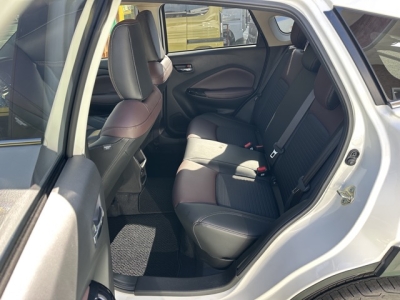 フロンクス(スズキ)中古車 後席内装