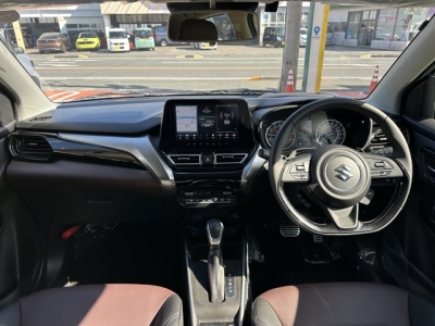 フロンクス(スズキ)中古車 後席から見た前席