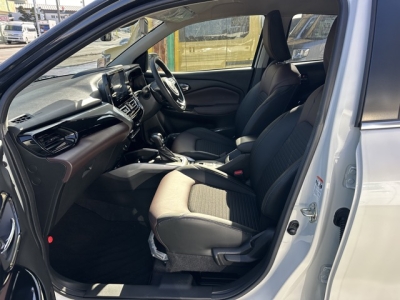 フロンクス(スズキ)中古車 前席内装