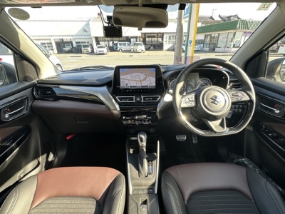 フロンクス(スズキ)中古車 後席から見た前席