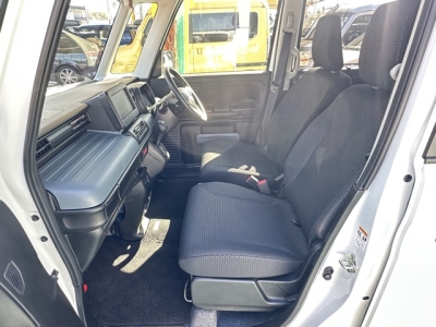 スペーシアベース(スズキ)中古車 前席内装