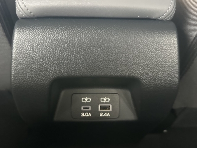 インプレッサ(スバル)中古車 後席から見た前席