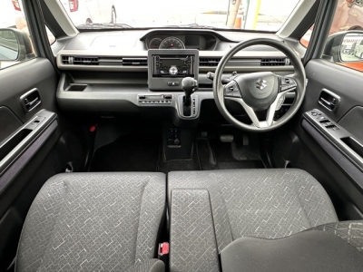 ワゴンＲ(スズキ)中古車 後席から見た前席