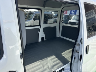 ミニキャブミーブ(三菱)レンタＵＰ 後席内装