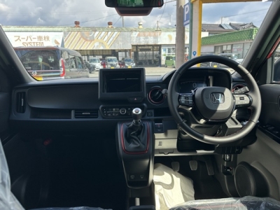 N-ONE(ホンダ)届出済未使用車 後席から見た前席