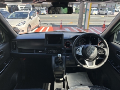 N-ONE(ホンダ)届出済未使用車 後席から見た前席