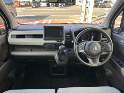 N-WGN(ホンダ)中古車 後席から見た前席