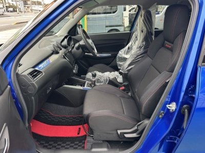 スイフトスポーツ(スズキ)登録済未使用車 前席内装