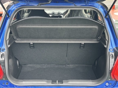 スイフトスポーツ(スズキ)登録済未使用車 内外装写真他１