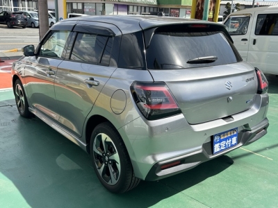 新型スイフト(スズキ)中古車 後方