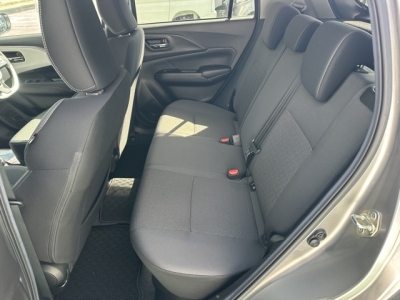 新型スイフト(スズキ)中古車 後席内装