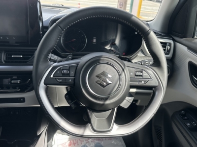 新型スイフト(スズキ)中古車 内外装写真