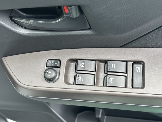 ルーミー(トヨタ)中古車 12