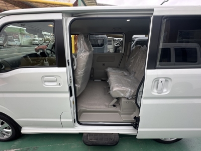 エブリイワゴン(スズキ)届出済未使用車 後席内装