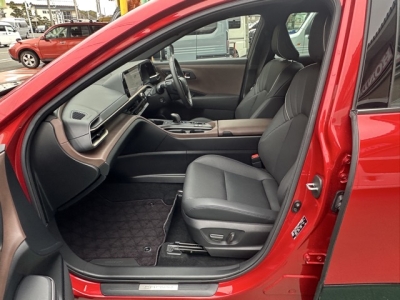 クラウンクロスオーバー(トヨタ)中古車 前席内装