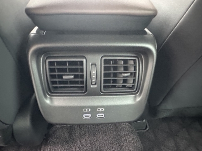 クラウンクロスオーバー(トヨタ)中古車 後席から見た前席