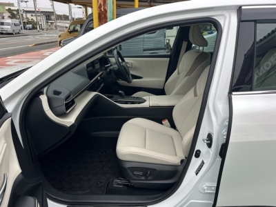 クラウンクロスオーバー(トヨタ)中古車 前席内装