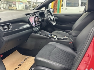 リーフ(ニッサン)中古車 後席内装
