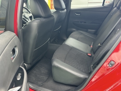 リーフ(ニッサン)中古車 後席から見た前席