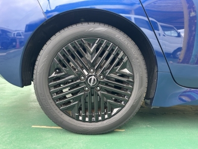 リーフ(ニッサン)中古車 内外装写真他２