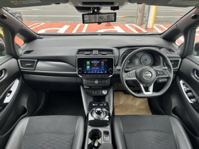 リーフ(ニッサン)中古車 内外装写真