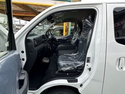 キャラバン(ニッサン)登録済未使用車 前席内装