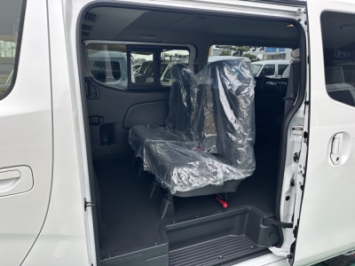 キャラバン(ニッサン)登録済未使用車 後席内装