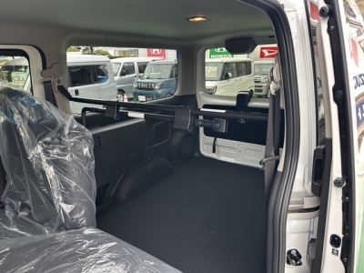 キャラバン(ニッサン)登録済未使用車 後席から見た前席