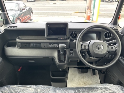 新型N-BOX(ホンダ)届出済未使用車 後席内装