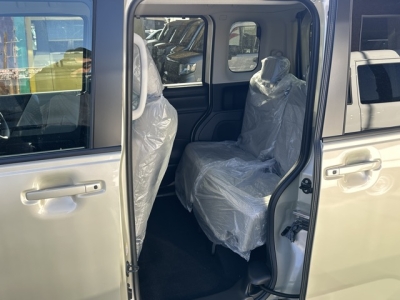 ルークス(ニッサン)届出済未使用車 後席内装