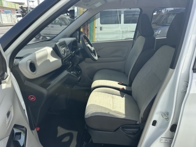 デイズ(ニッサン)中古車 前席内装