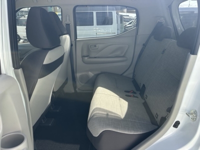 デイズ(ニッサン)中古車 後席内装