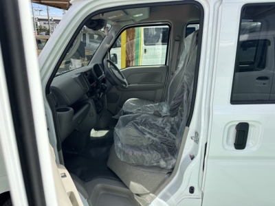 ミニキャブバン(三菱)届出済未使用車 前席内装