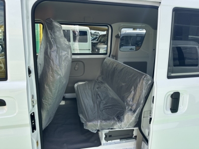 エブリイバンのOEM(スズキ)届出済未使用車 後席内装