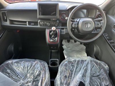 N-ONE(ホンダ)届出済未使用車 後席から見た前席