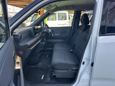 サクラ(ニッサン)中古車 前席内装