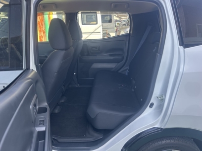 サクラ(ニッサン)中古車 後席内装