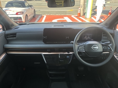 サクラ(ニッサン)中古車 後席から見た前席