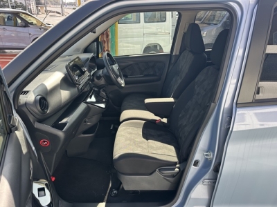 ekクロス(三菱)中古車 前席内装