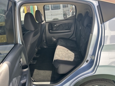 ekクロス(三菱)中古車 後席内装
