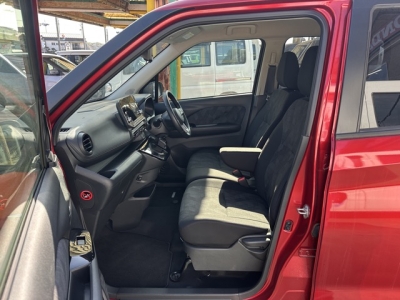 ekクロス(三菱)中古車 前席内装
