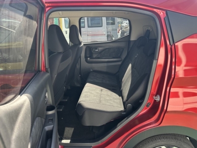 ekクロス(三菱)中古車 後席内装