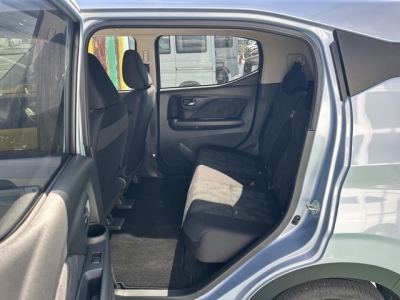 ekクロス(三菱)中古車 後席内装