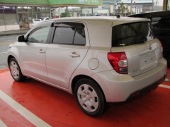 イスト(トヨタ)中古車 後方
