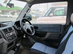 パジェロミニ(三菱)中古車 前席内装