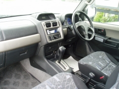 デリカD:5 4WD(三菱)中古車 前席内装