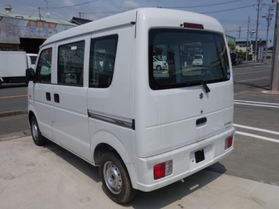エブリイバン(スズキ)ディーラー試乗車 後方