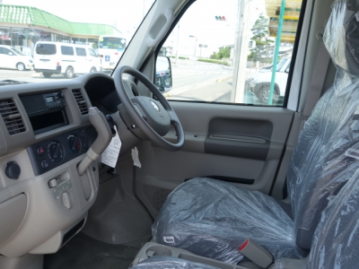 エブリィバン(スズキ)ディーラー試乗車 前席内装