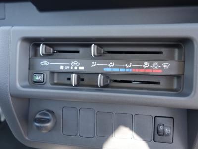 ハイゼットＴのＯＥＭ(ダイハツ)未使用車 後席から見た前席