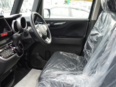 N-BOXカスタム(ホンダ)未使用車 前席内装